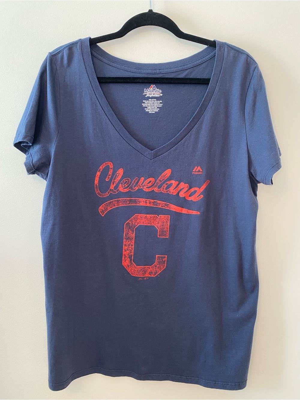 Cleveland Navy V-Neck Women’s T-shirt with Red Graphic Size 1X